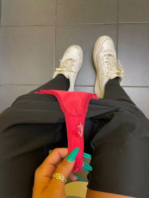 [selling] [medium] [us] [f] you can help me make room for more new panties for me to workout, sleep and cream in 🙈 video proof and extra requests offered😘 check out my profile