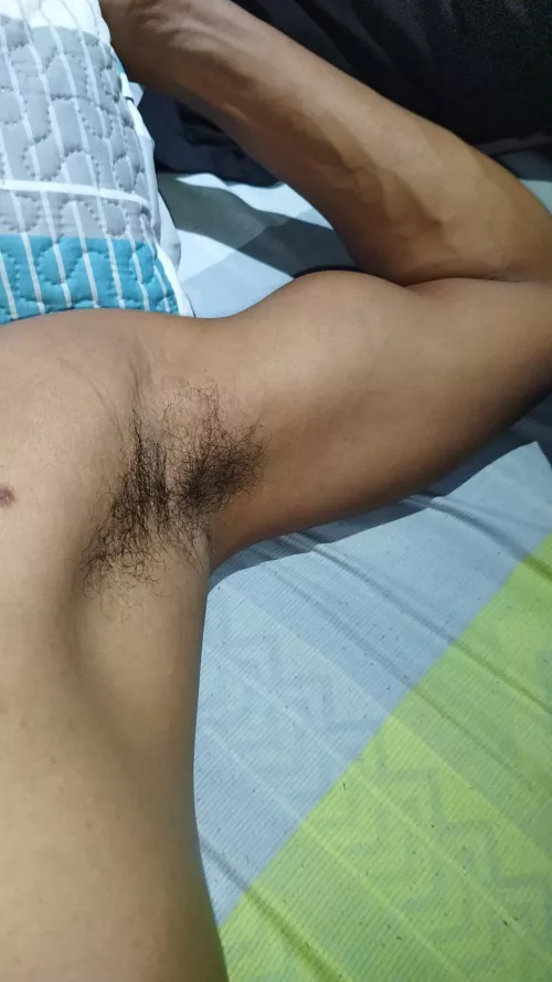 Sweaty armpits after gym session