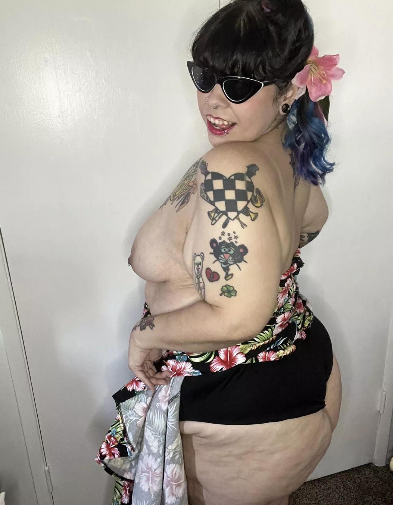Tiki pinup