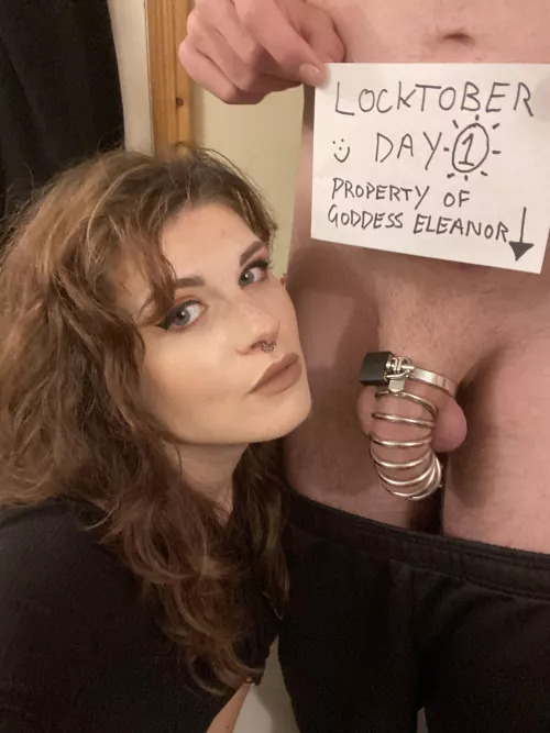 A rare face pic to celebrate the start of my favourite month (Locktober!) 😁 denial and spookiness, you can’t beat it 😘