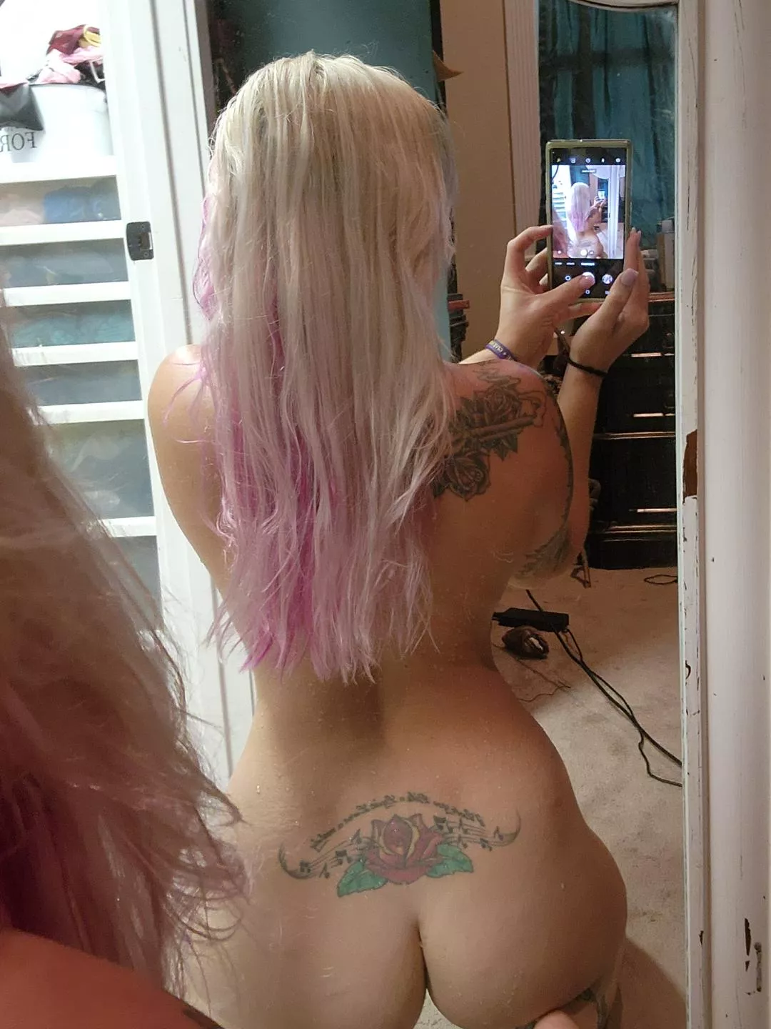 Can you see my back dimples? Or is my tattoo causing a distraction 🥺