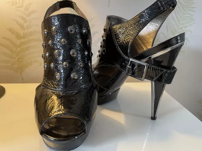 I've had these for soo long but I still love them. Maybe update you later when I'm wearing them 😉