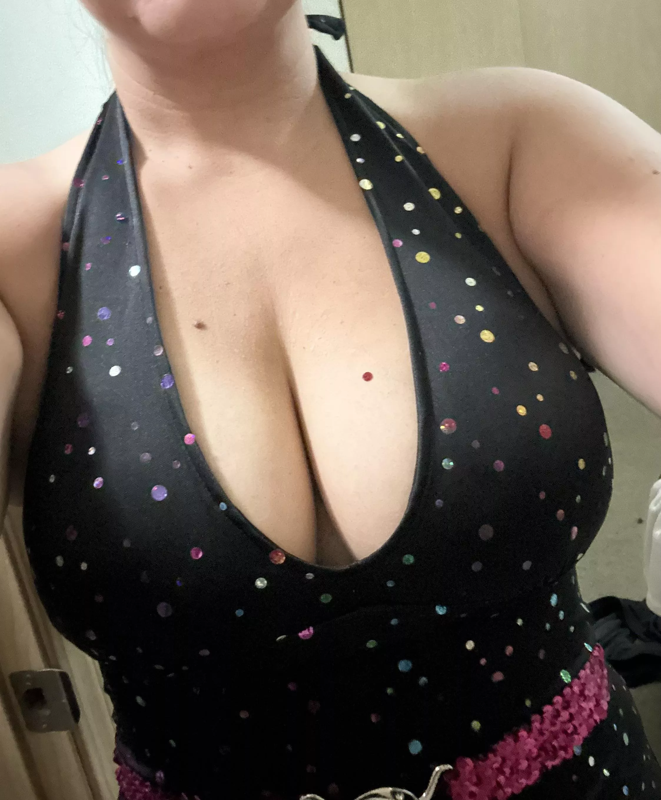 My wife is going to a 70’s party without me. Someone put their cock in between her tits, take her phone and send me the video My wife is going to a 70’s party without me. Someone put their cock in between her tits, take her phone and send me the video