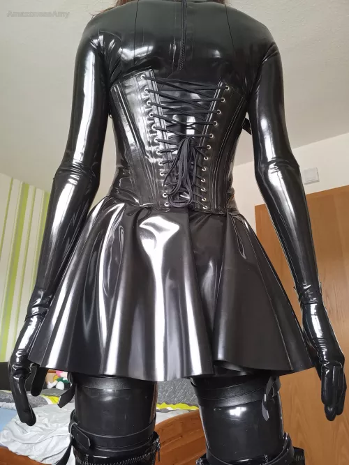 oh the sun shines? let's get into latex then 🖤