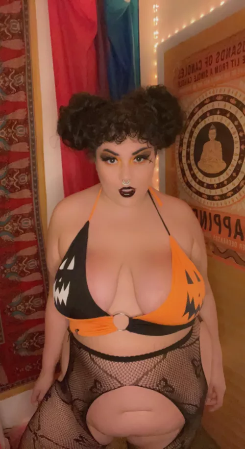 Princess Pumpkin Butt is here to ring in the BEST TIME OF YEAR!!!!!! 🎃😘🖤