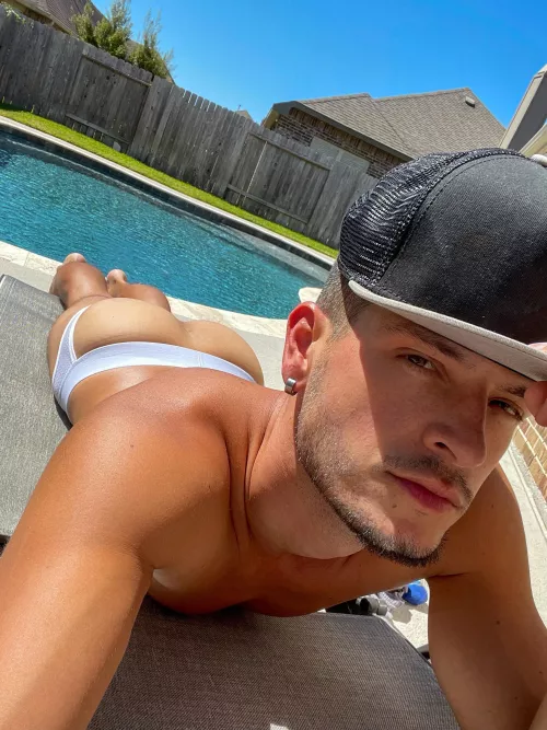 So, this is the place for some jockstrap lovin’!