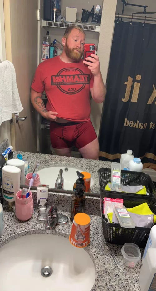 Sometimes a subtle bulge pic is the best 😏 go check out my page for a link to my free OF