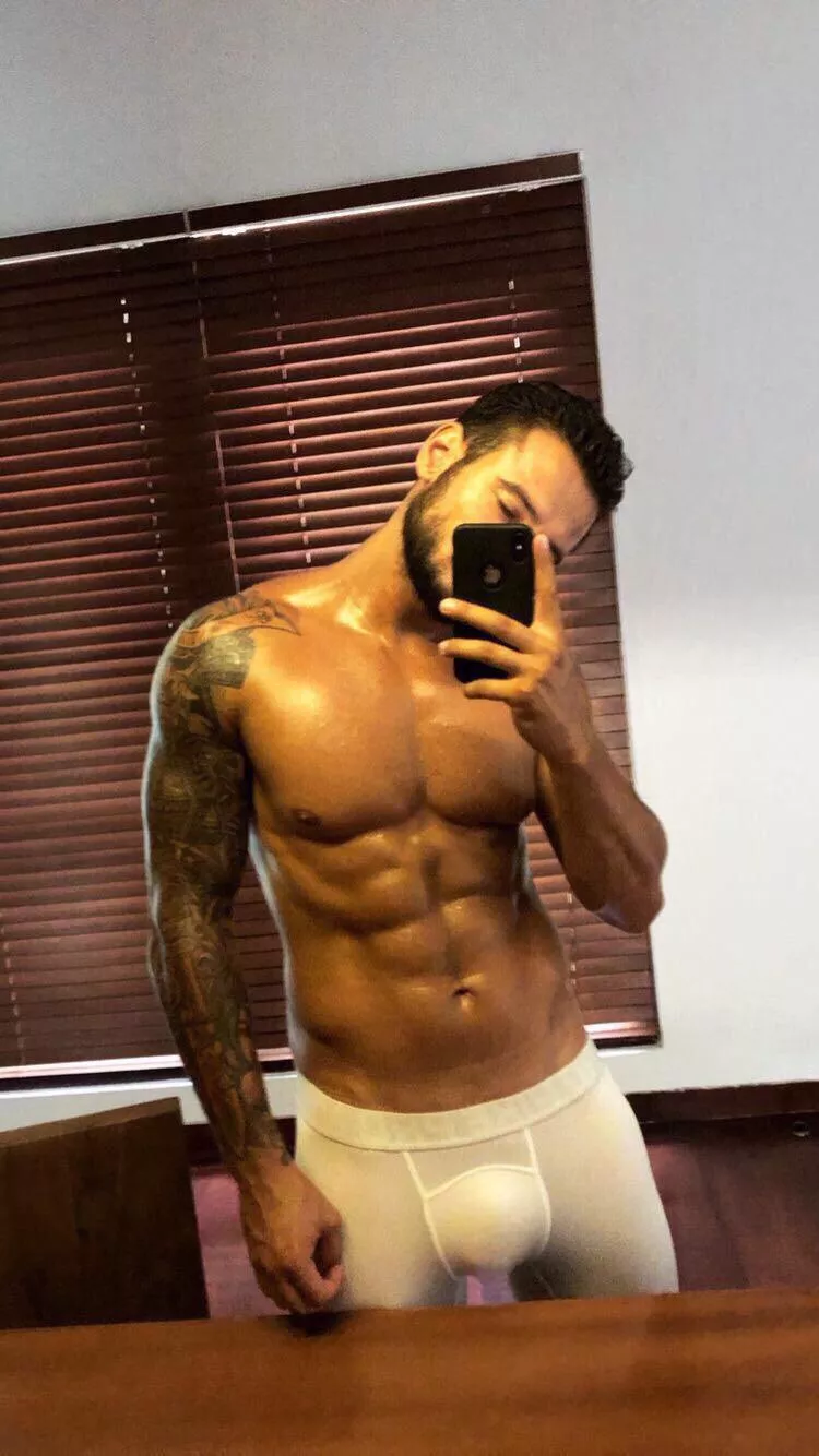 Sweaty 💦 (M)