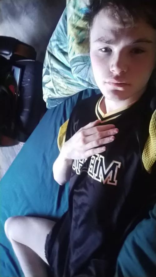 To game or not to game that is the question. but seriously I'm so behind on school work it's actually not even funny 😭😭😭😭😭.