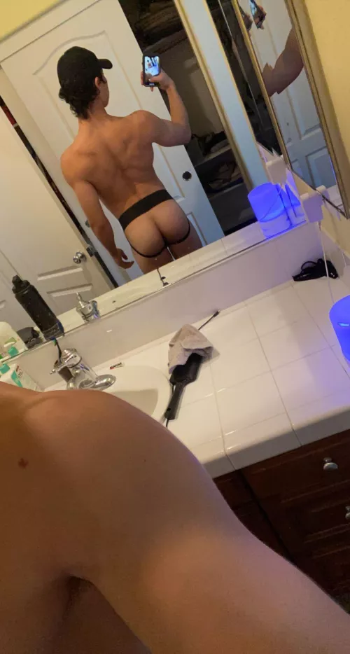 anyone wanna go to the gym in jocks? [18]