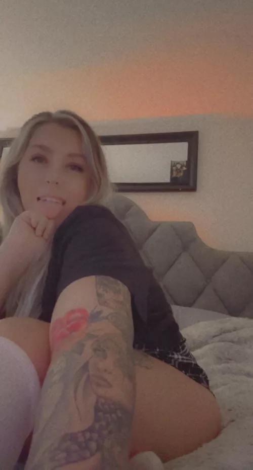 First day of spooky season, come get a treat 💋