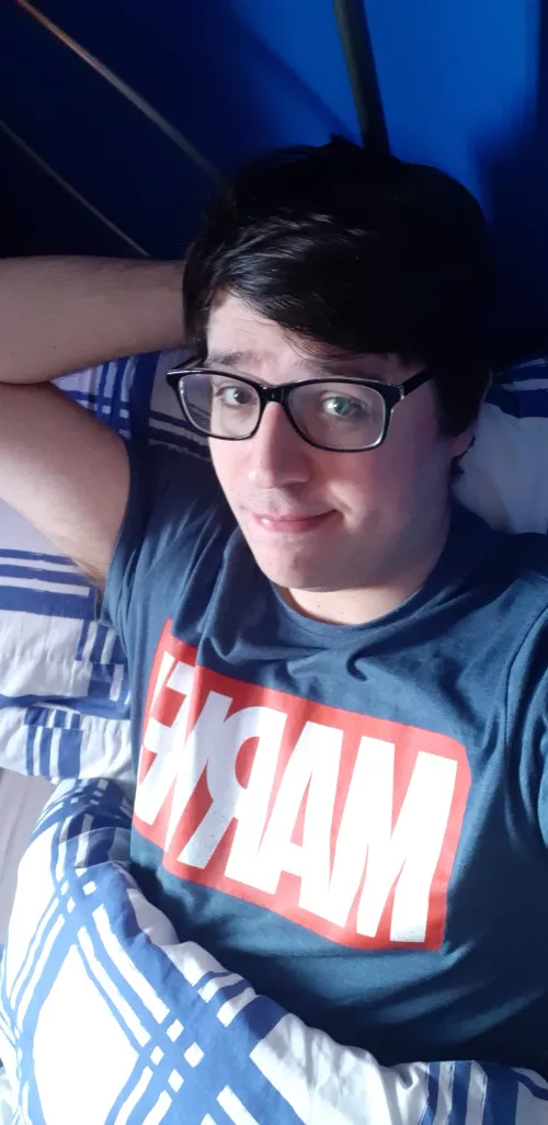 having a nice chill sunday after a nice roast. someone come join me in bed pls