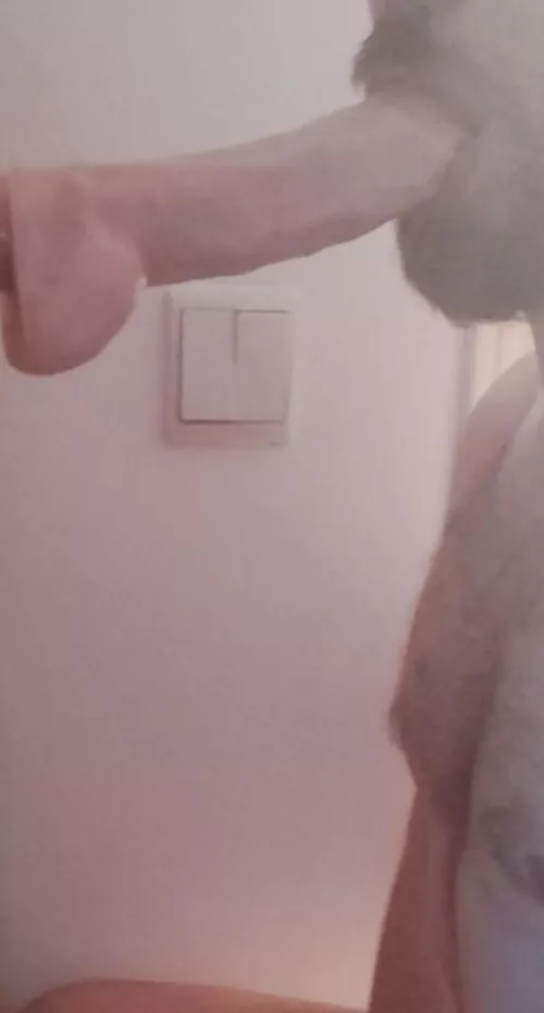 I'm a cumslut looking for 18 to 25 skinny tops who love them a good cumslut. Dm me or look for my snap and pics in my profile