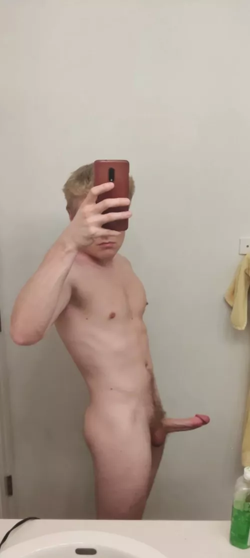 I'm only here for the thic milfs