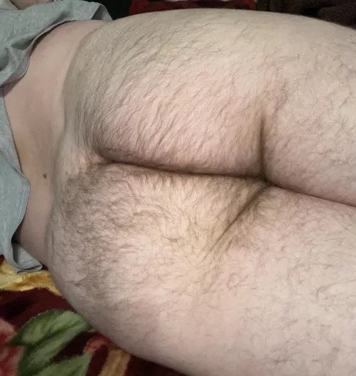 It looks like a right pointing arrow ➡️😘