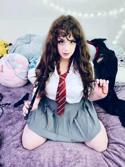 Say hi if you’d cum if I sent you Hermione nudes 🥵(WesandV420)