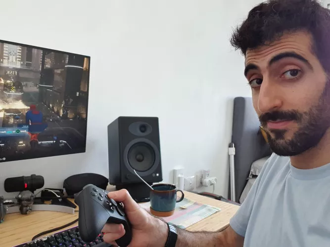 still sick @ home so I decided to try spiderman 😅