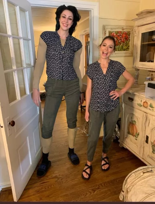 Tatiana Maslany & On-Set She-Hulk Reference, Malia Arrayah.