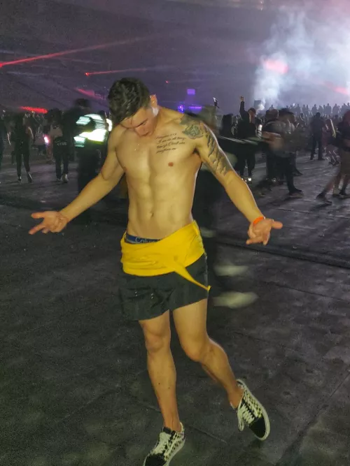 would you rave with me 🤔😄?