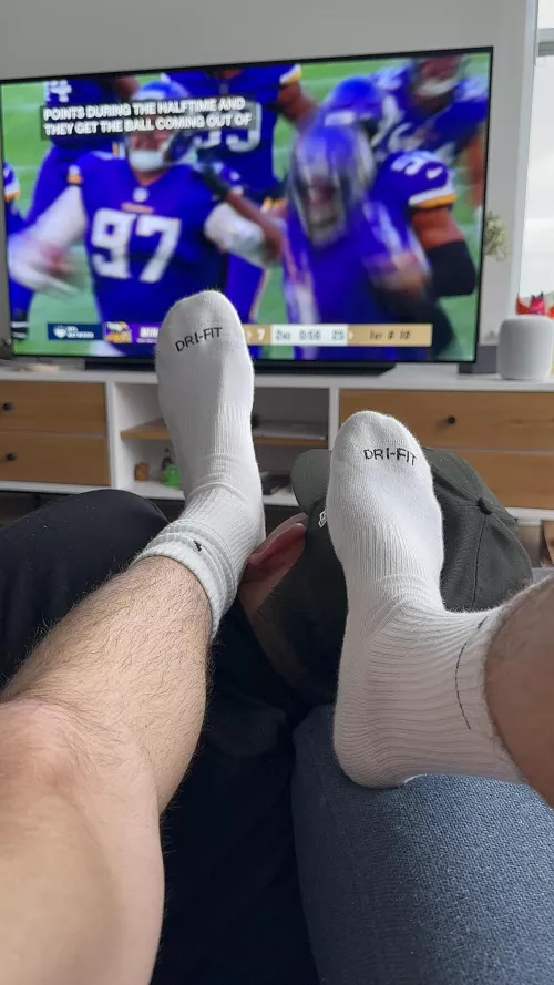 I hope you don’t mind if I rest my feet on you as we watch the game bro 🤙🏼