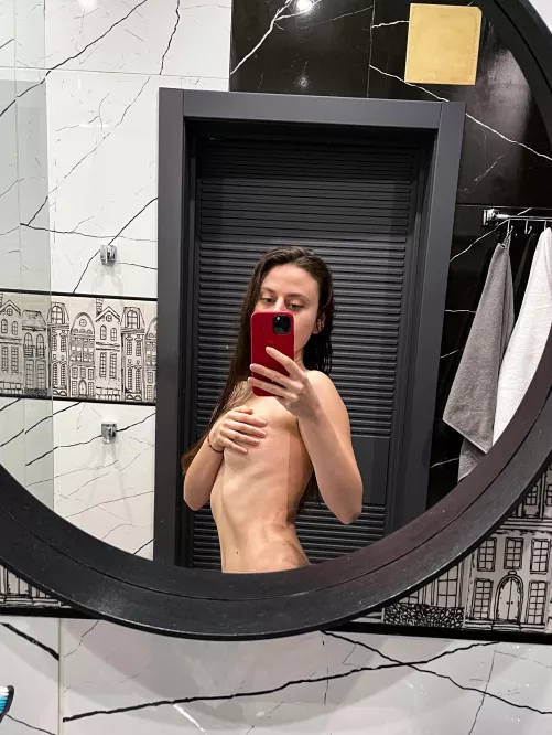 I think I’ve lost a couple of kilos more recently 💁🏻‍♀️