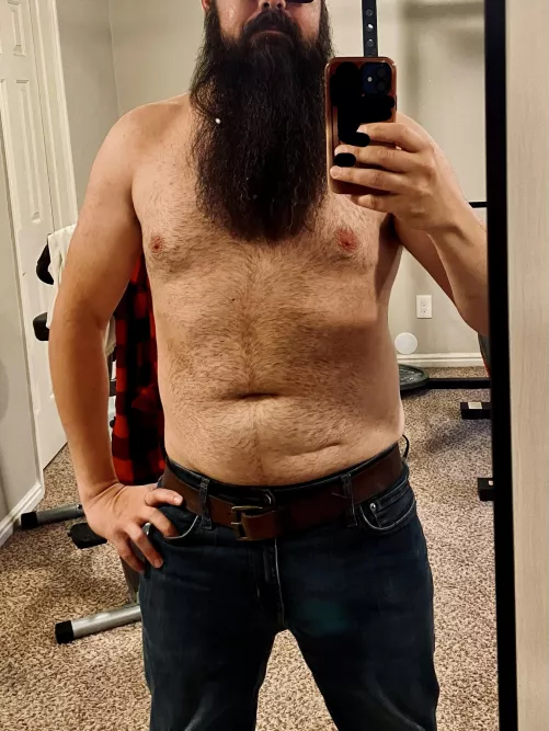 I’m here to pop my shirt off and post mediocre pics online, and I’m all out of shirts 💪