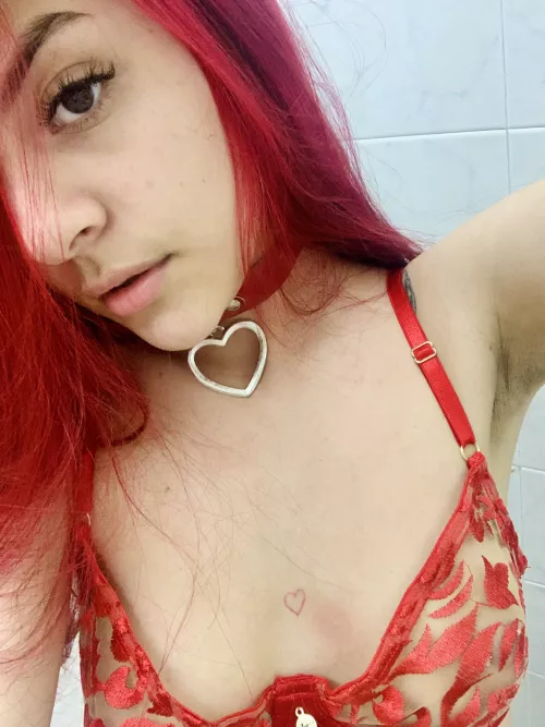 Just turned 18 🐰 Please choke me with love daddy! ❤️