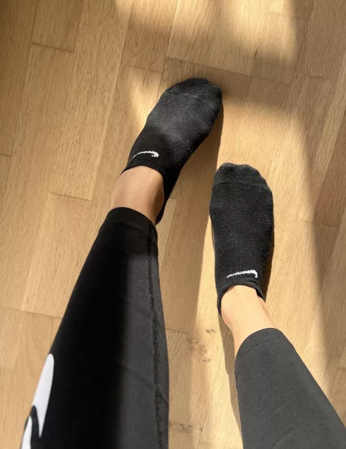 What do you prefer? White or black Nike socks?😌