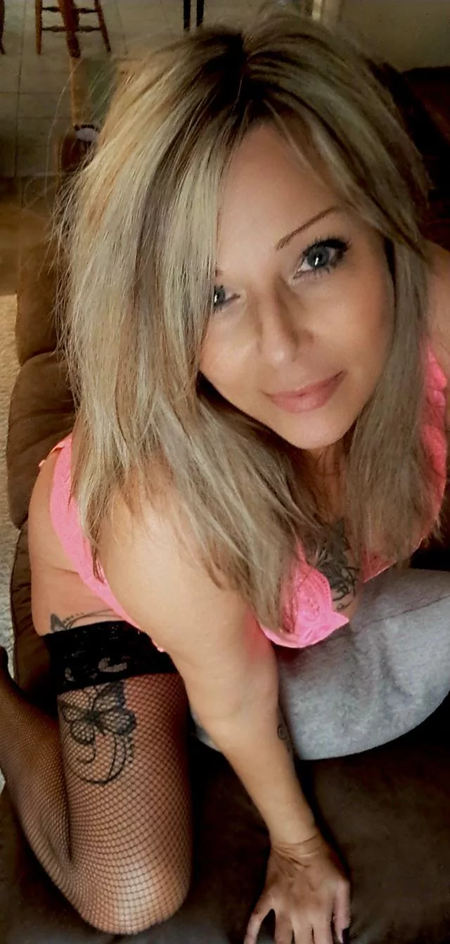bring me my coffee fuck boy...please😁😻😈🔥💋💦