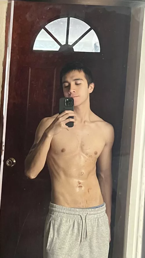 For some reason I thought cooking oil shirtless was a good idea 🙃 anyway anyone else excited for the new fire emblem?