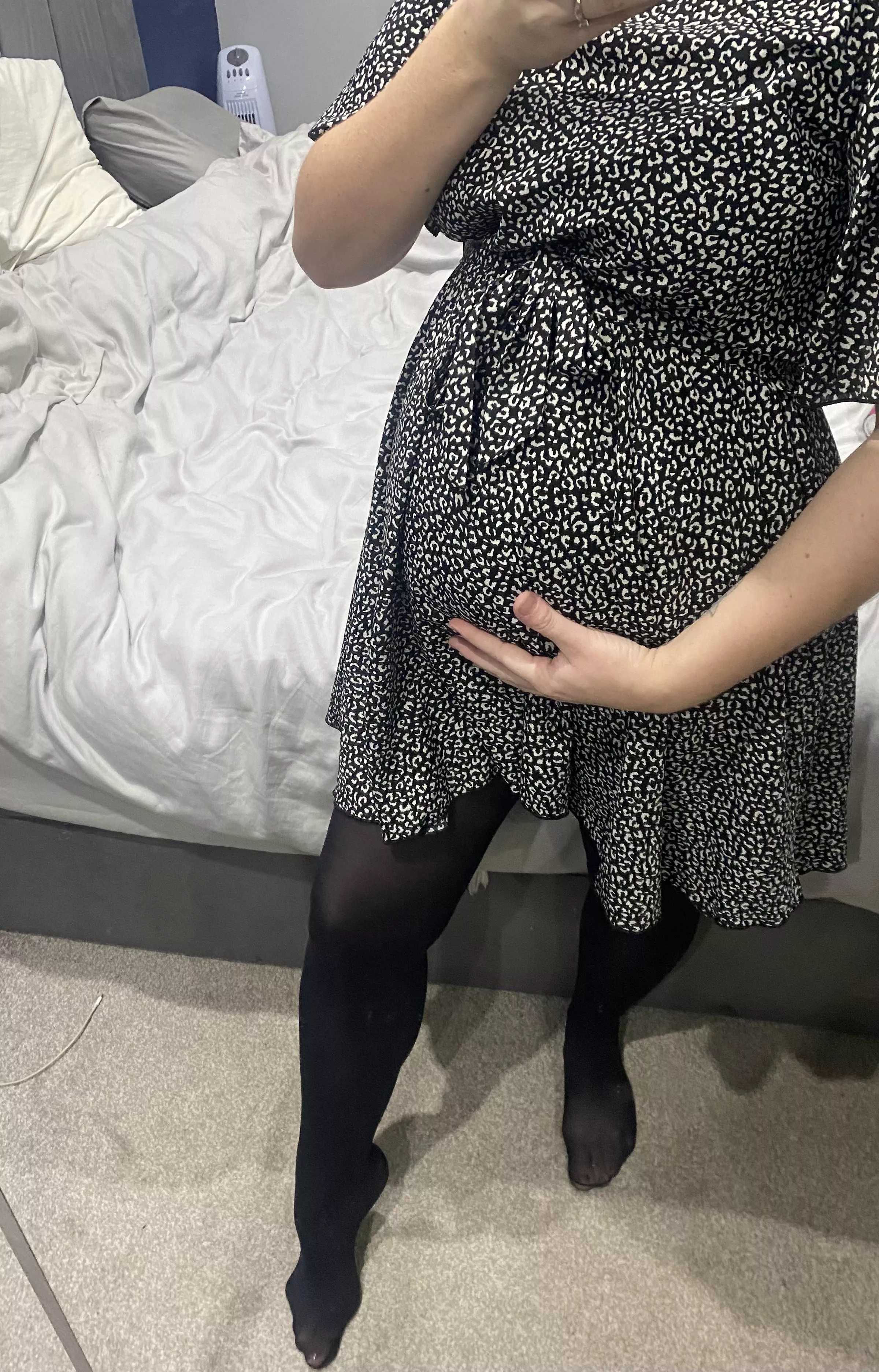 Growing belly making my outfits shorter 🫣