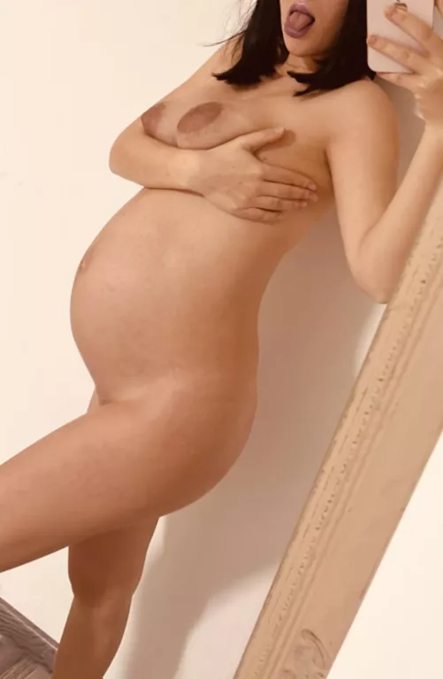 Hey daddy, come watch my masturbation video on OF 😘