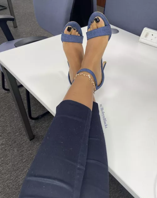 I Love How Hard the Foot Boys in the Office Get, Would You Be Able to Control Yourself? 😏🤤