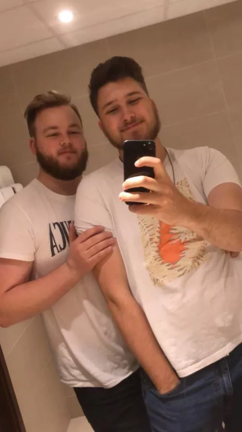 I recently turned 22 and my boyfriend and I spent the whole day in the other side of the country! Here’s the obligatory hotel bathroom selfie😁