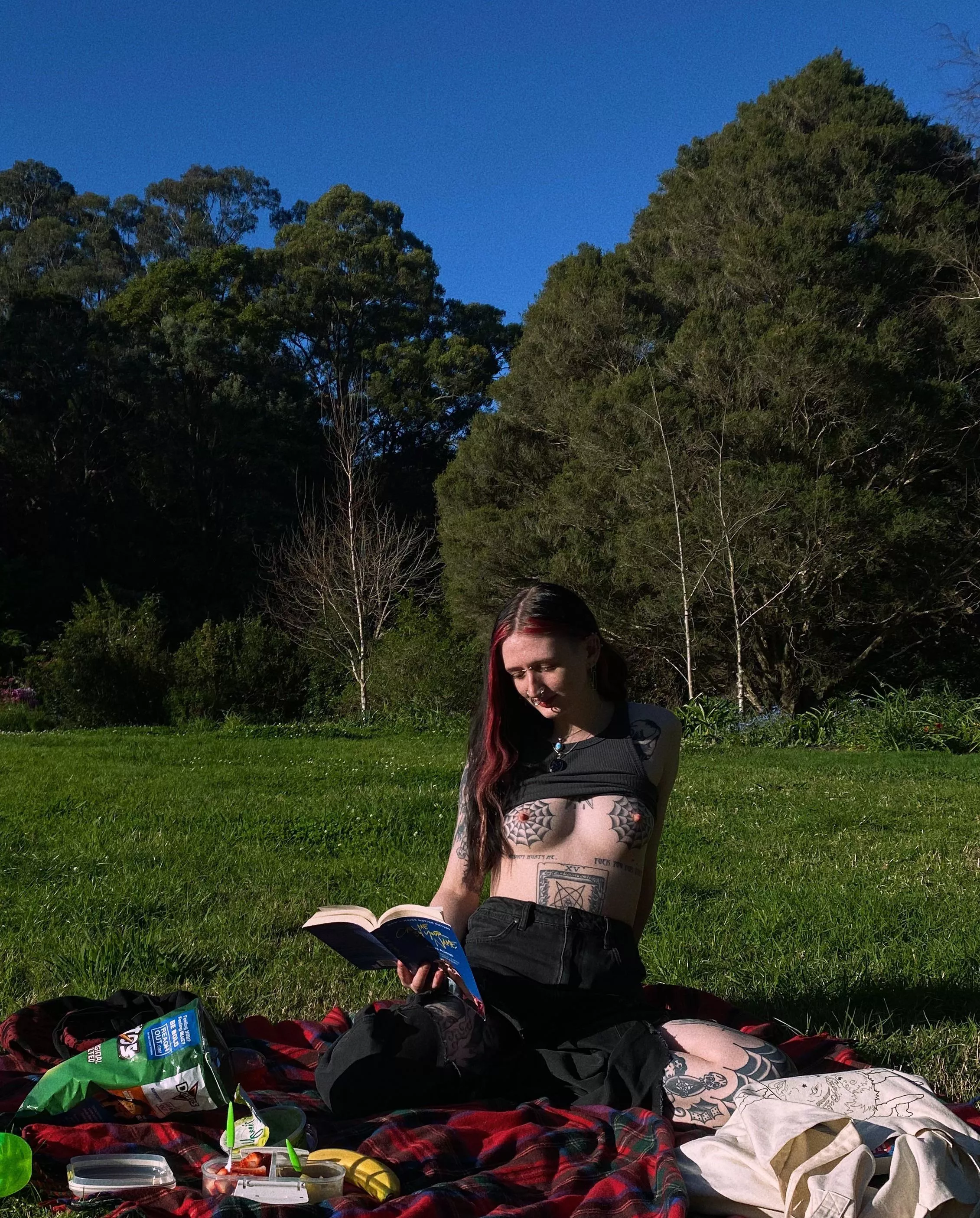 Just doing some light reading ❤️