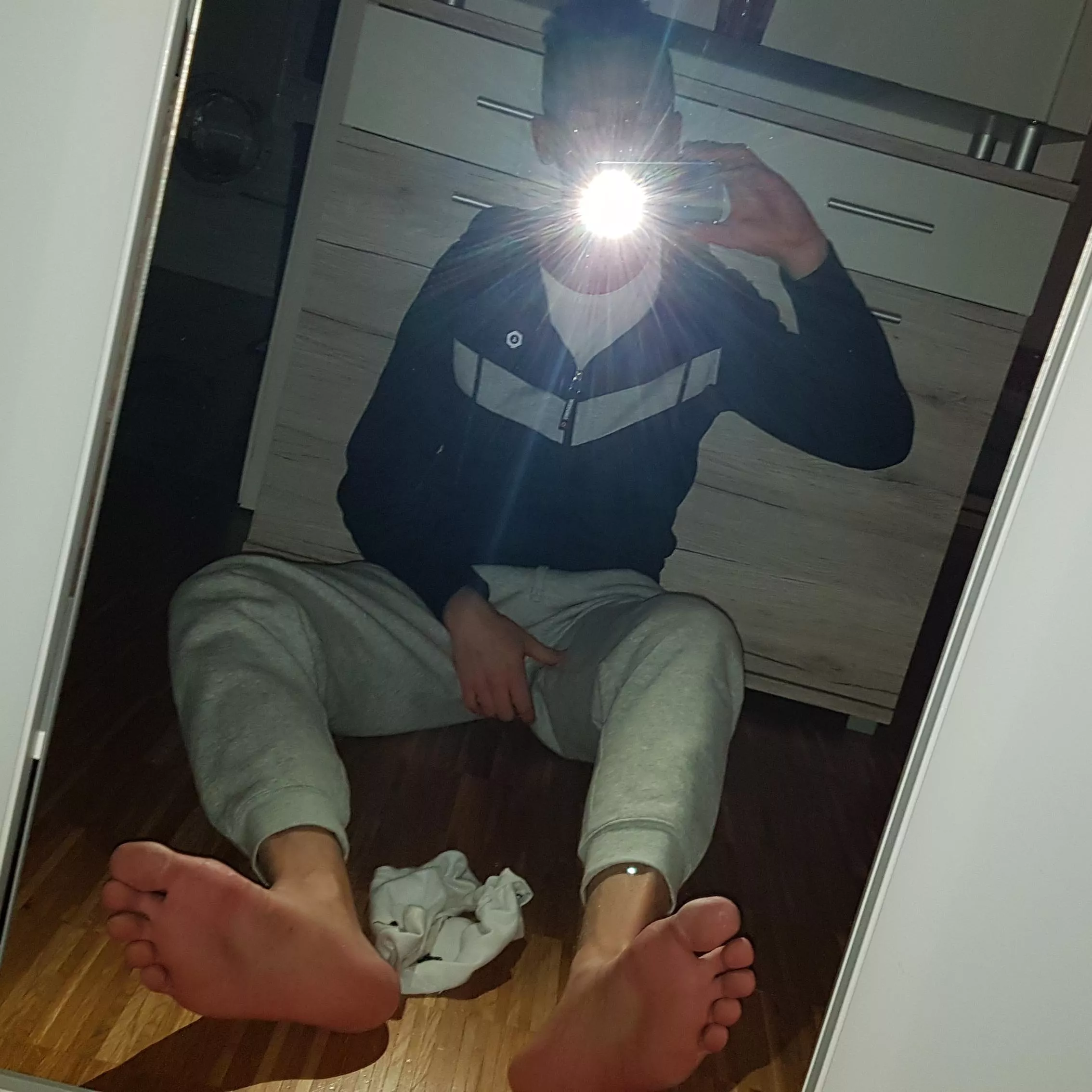 Sniff or lick? 😈