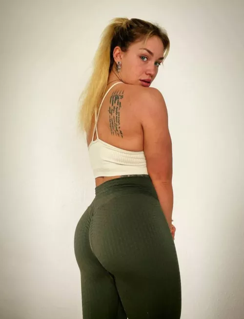 That 'I want you to fuck me in the ass babe' look 😈