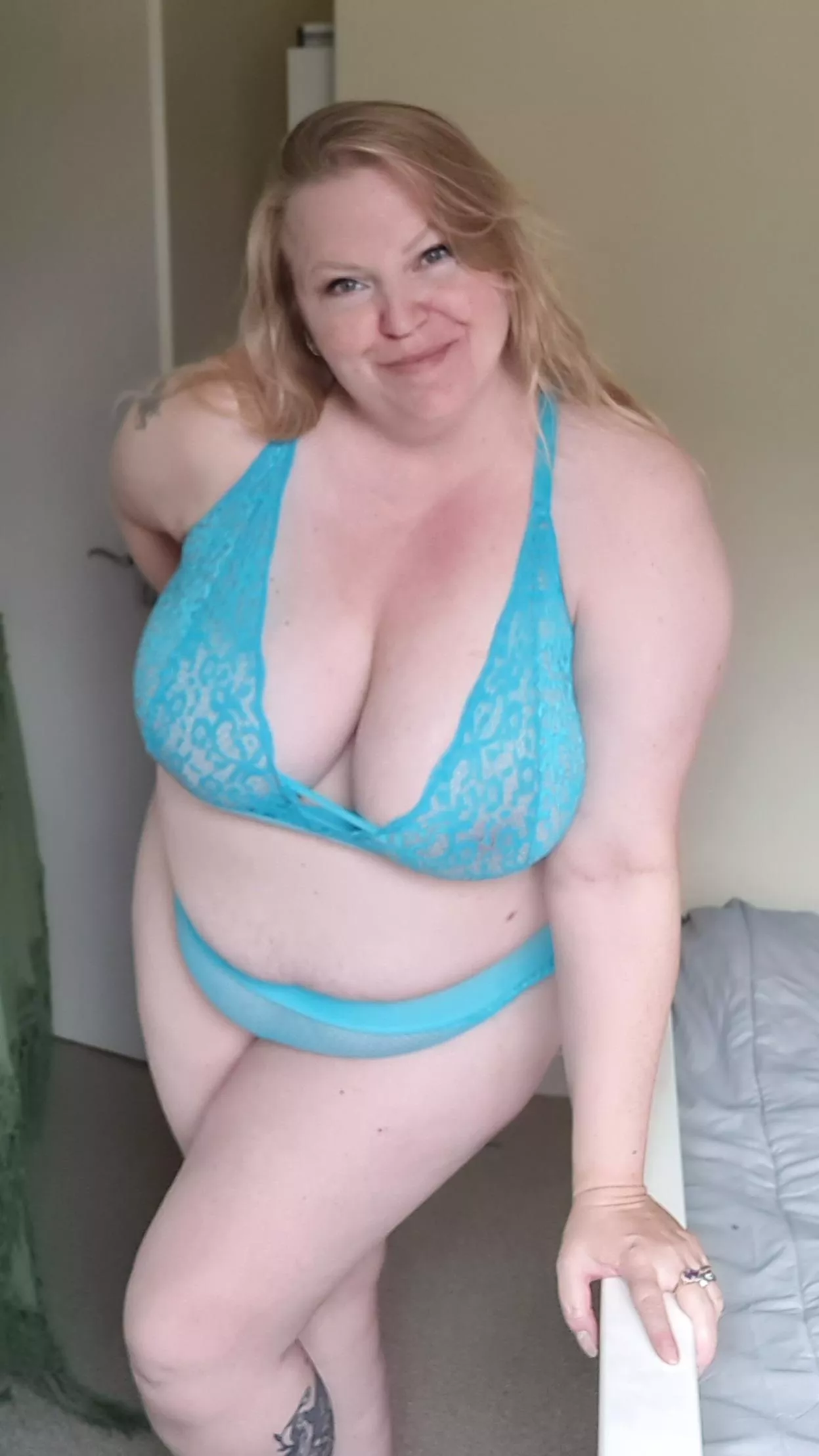 This set is so nice! Fits my curvy mature body.