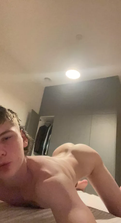 [18] Do I look like a good or naughty boy?