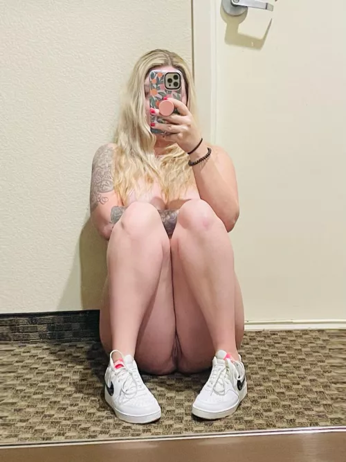 Cum help me untie my shoes please 🥺