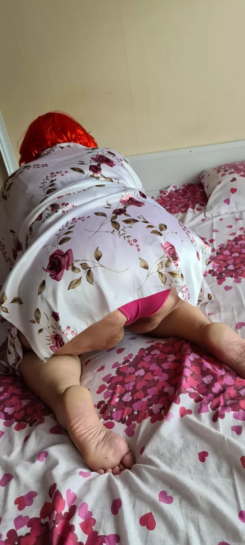 I love my pink robe around my phat ass !