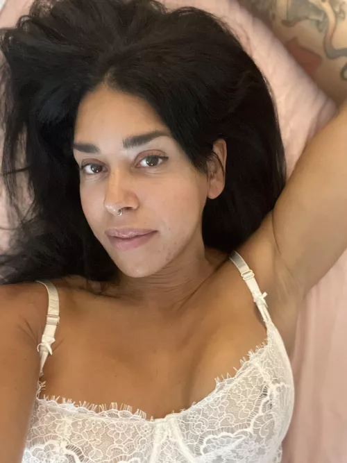 It’s so rainy outside . What should we do? 🖤 How about a little tickle?