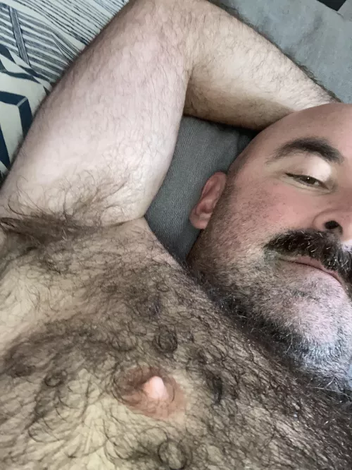 Nuzzle daddy’s pits, cubby!
