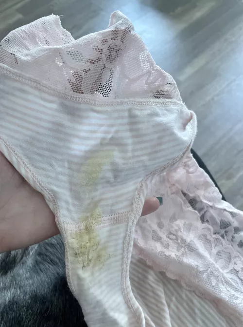 [selling] Another wet Wednesday but let’s make it extra dirty