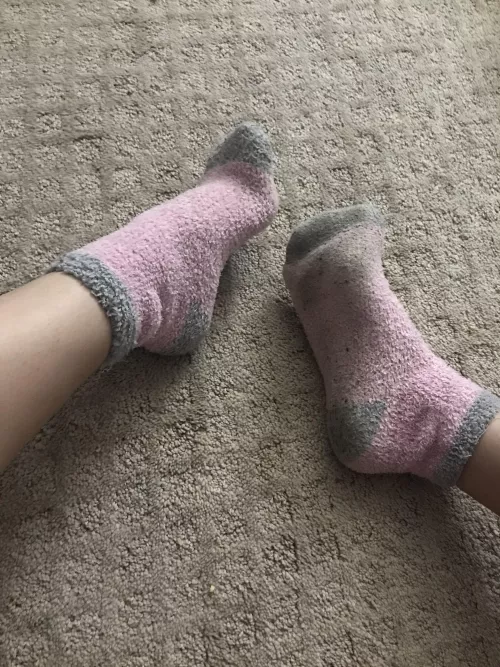 ✨selling✨ my moist and sweaty fuzzy socks are still available . 3 non stop days of wear. $50. Always vacuum sealed and discreet packaging . Shipping and tracking included.