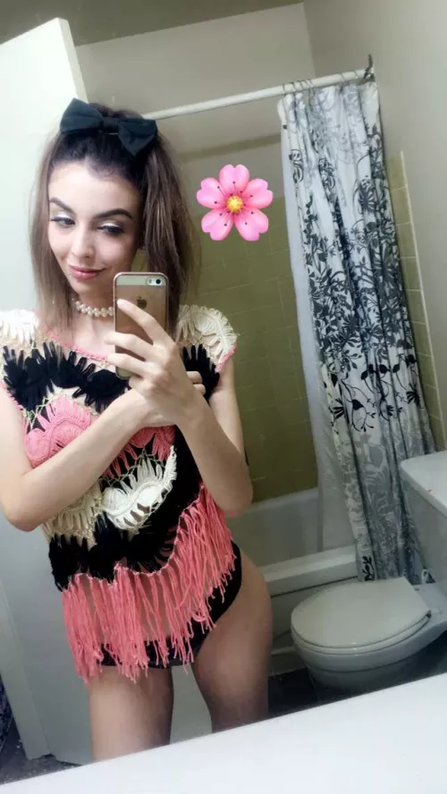 Selling nudes, long videos (sex, blowjob, fingering, dildo), sexting sessions with live nude pics, gfe...find me on Kik/Snap @missofiac or Telegram @sofiaa_cc 😋