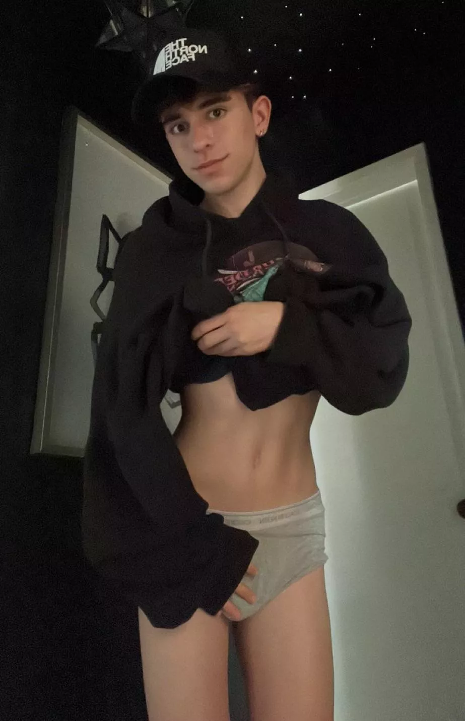 Tight waist and oversized hoodie 🥰