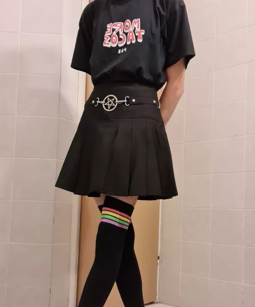 What do you think of my outfit⁉️⁉️⁉️ 🥰😘❤️