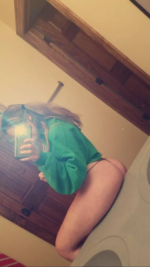 Wife f23Send a sample to trade and jerk. Must verify. Only dm if you wanna cum together on video chat Older+ dm sample for tele