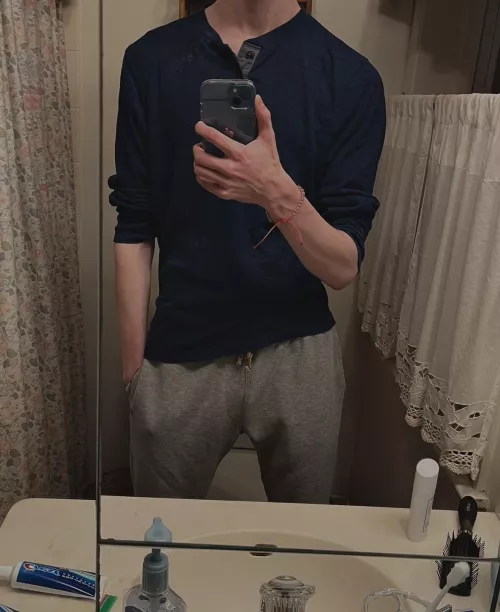 First post here, does anyone like smaller forearms? 🥴